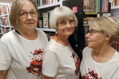Las Palmasin Suomi-Kerhon kirjaston voimakolmikko